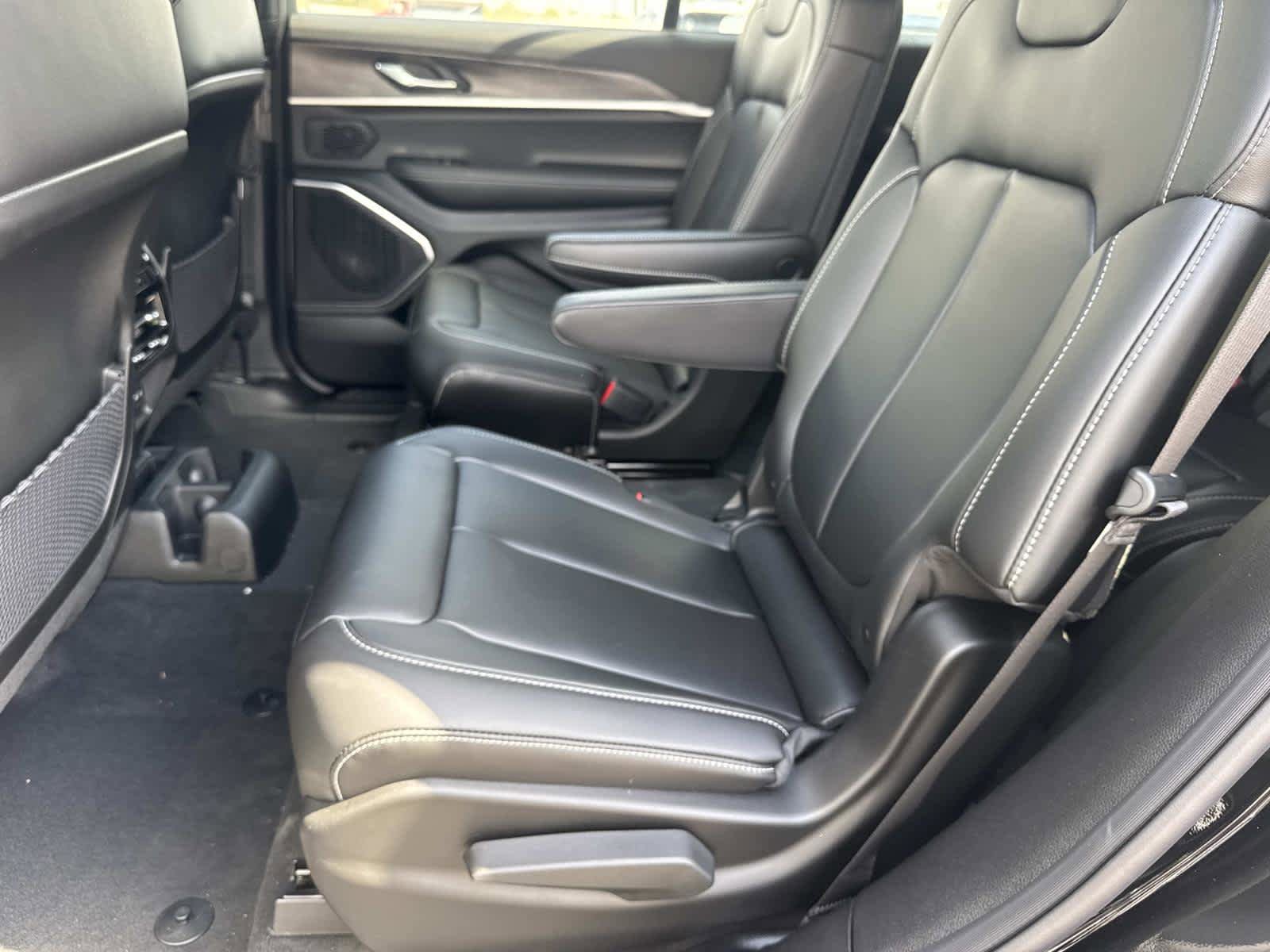 New 2026 Jeep Grand Cherokee L Limited w/ Limited Altitude Package RWD image 9