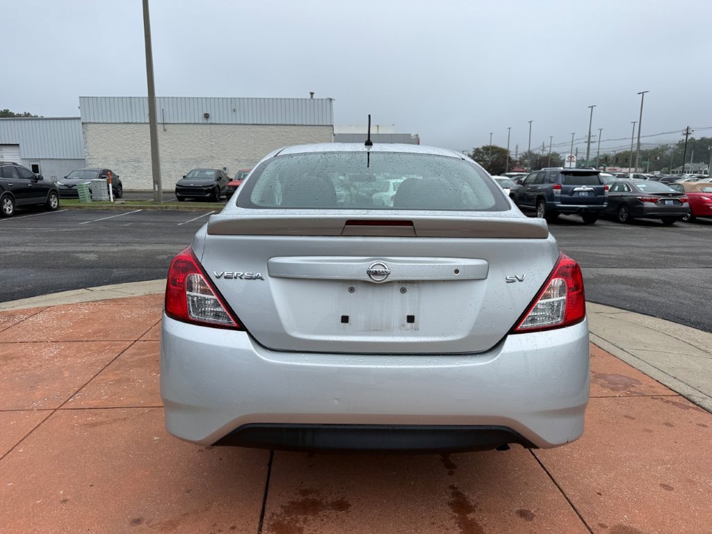 Used 2018 Nissan Versa SV FWD image 5