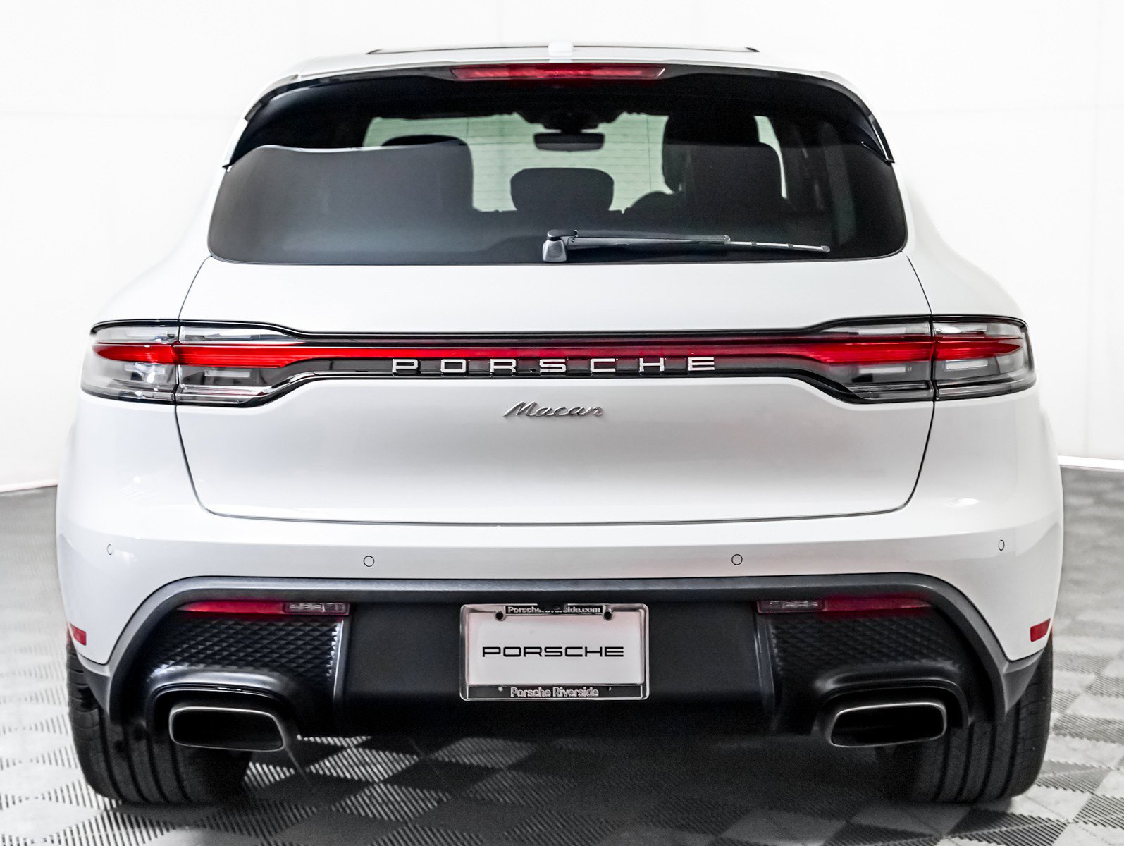 Certified 2025 Porsche Macan image 11