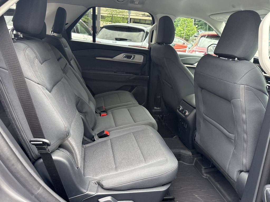 Used 2025 Ford Explorer Active AWD/4WD image 29