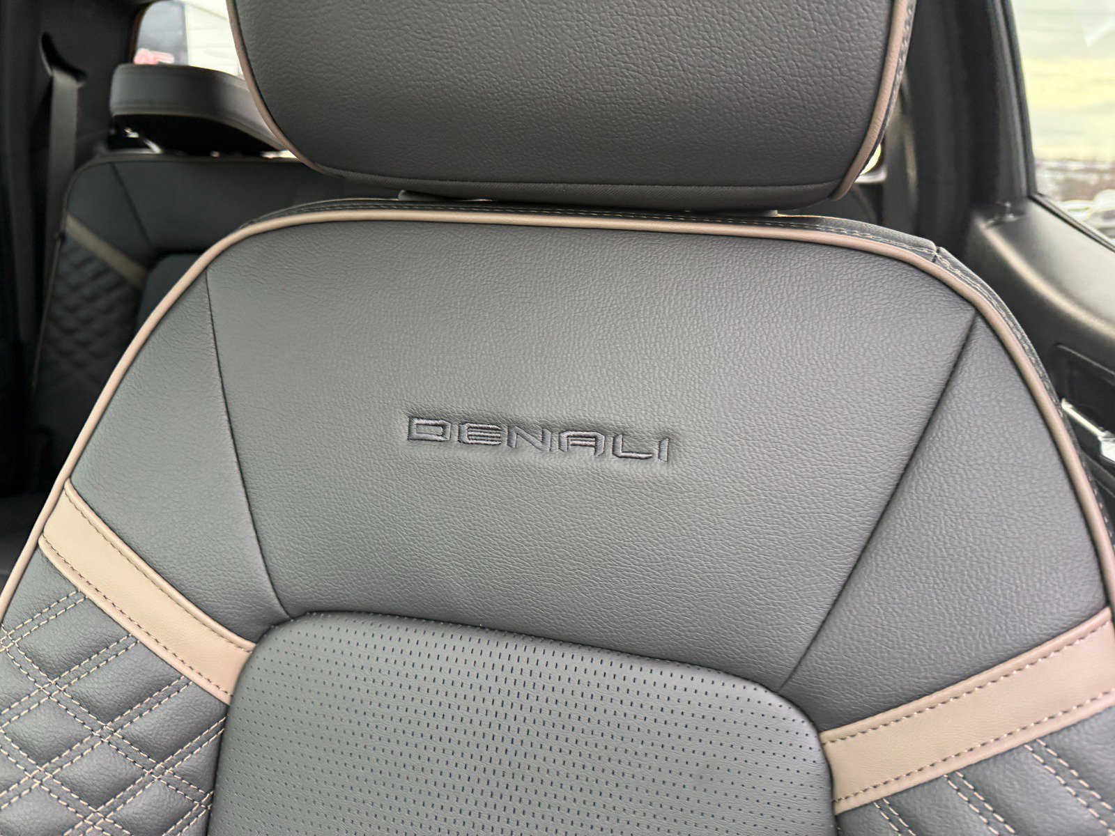 New 2026 GMC Canyon Denali image 15