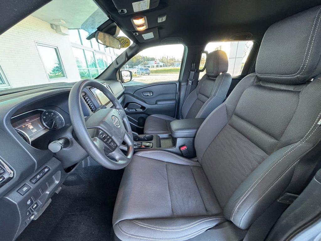 Used 2023 Nissan Frontier SV w/ Midnight Edition Package image 13