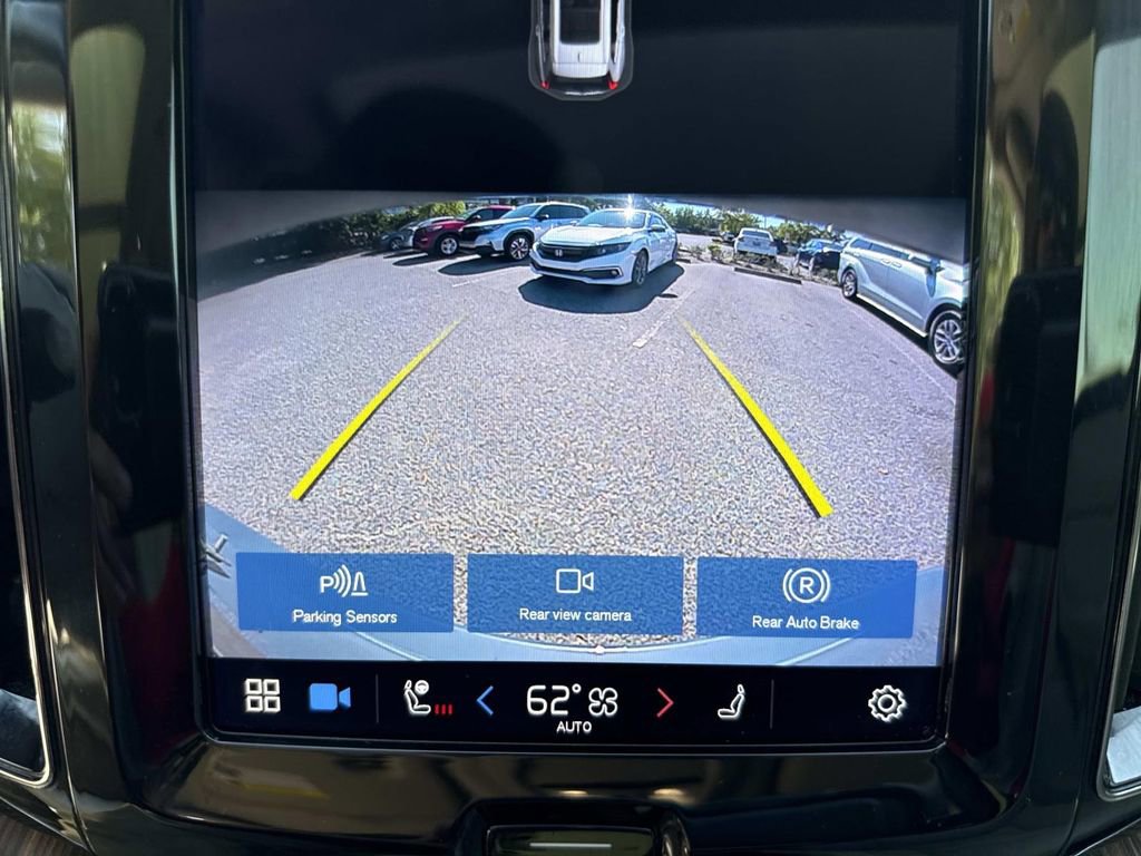 Used 2022 Volvo XC60 B5 Momentum w/ Climate Package image 32