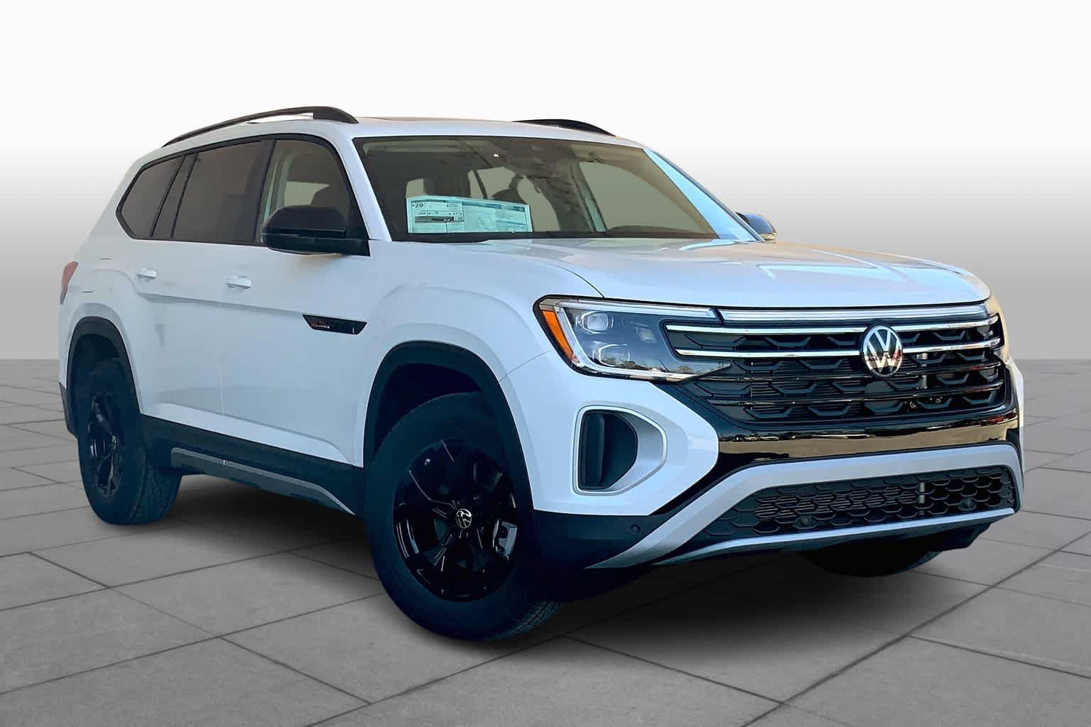 Used 2025 Volkswagen Atlas Peak Edition SE AWD/4WD image 2