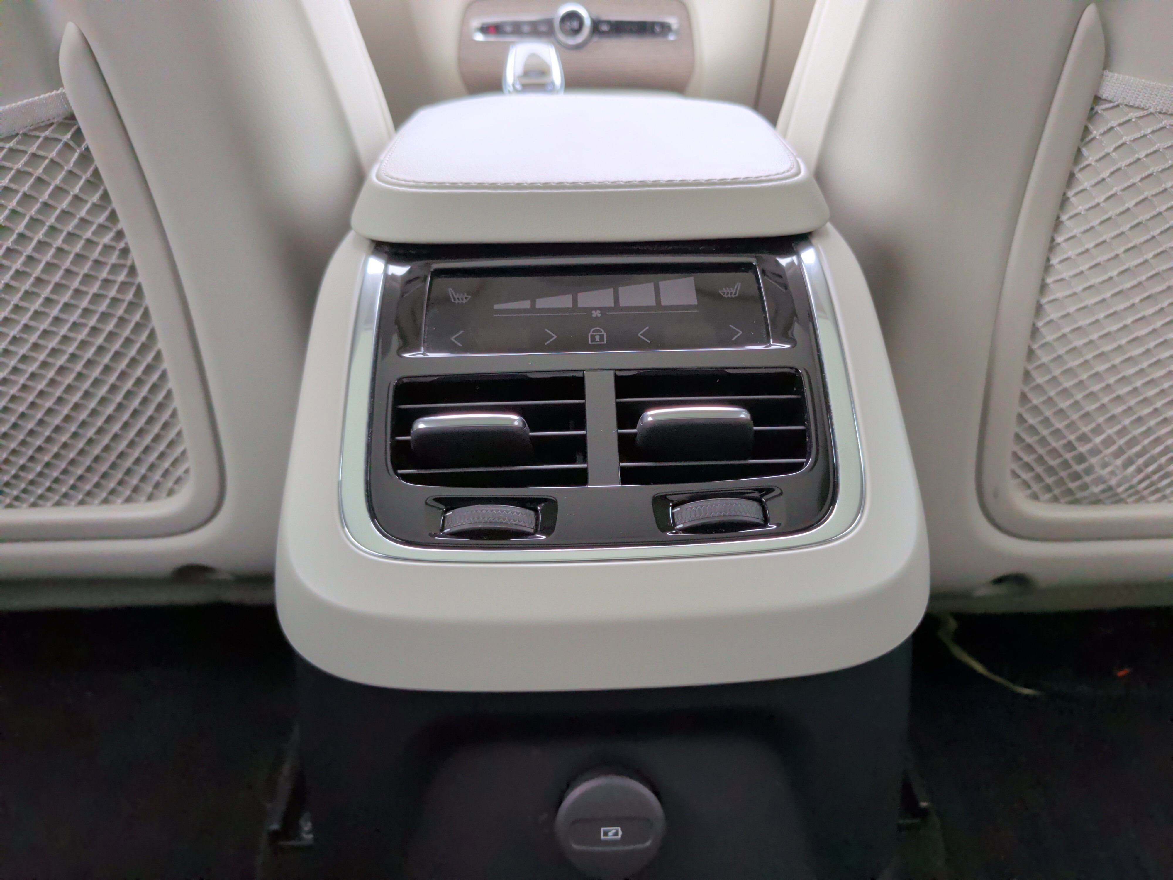 Used 2022 Volvo XC90 T8 Inscription w/ Advanced Package image 36