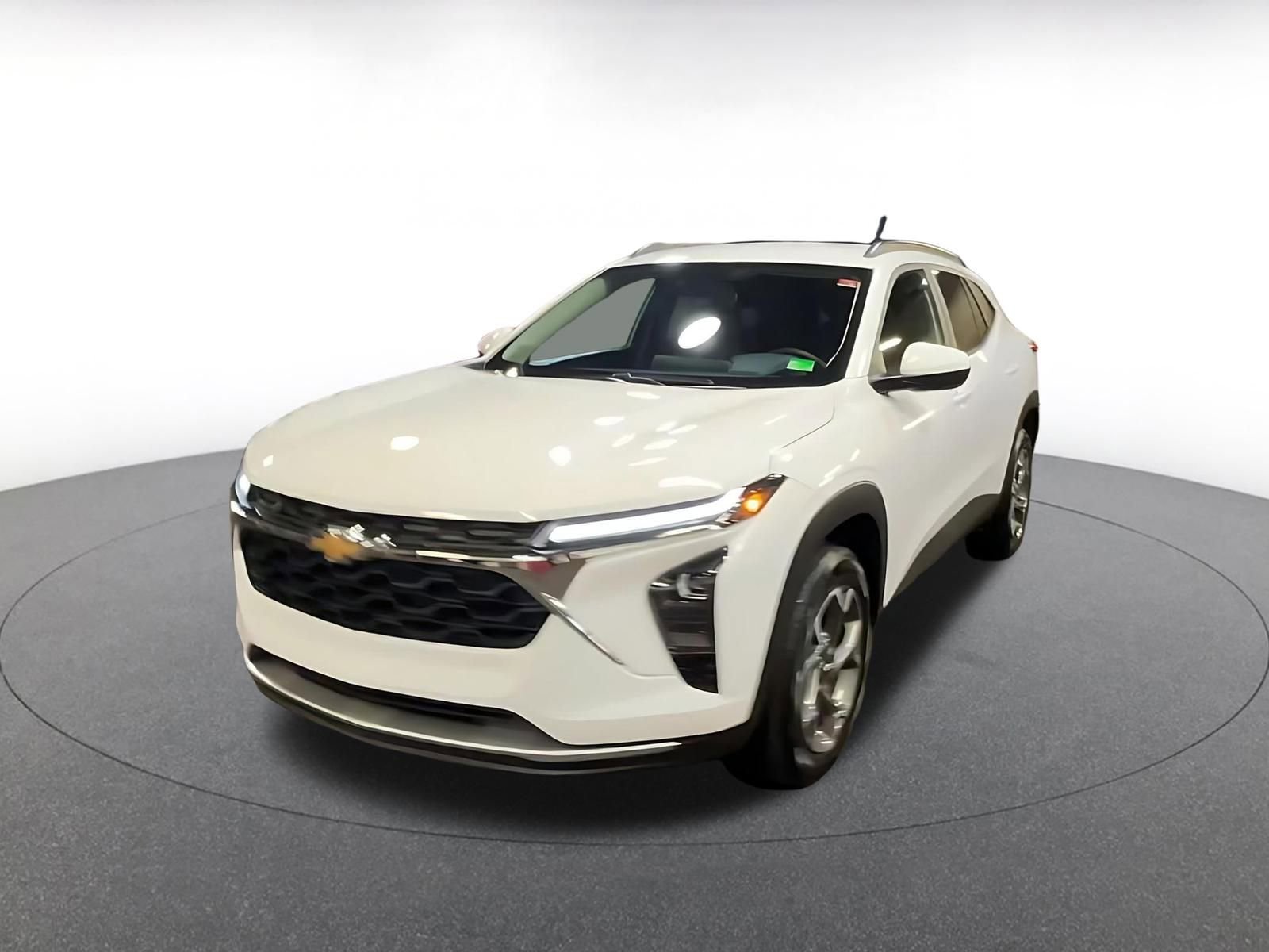 Used 2025 Chevrolet Trax LT w/ LT Convenience Package image 7