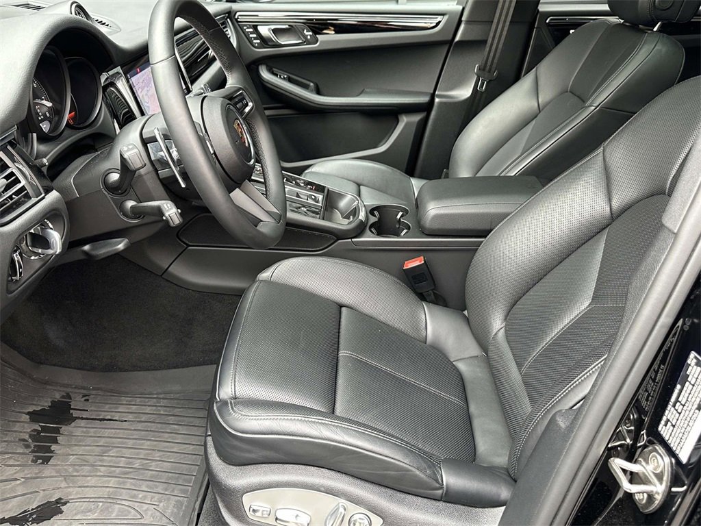 Certified 2025 Porsche Macan image 19