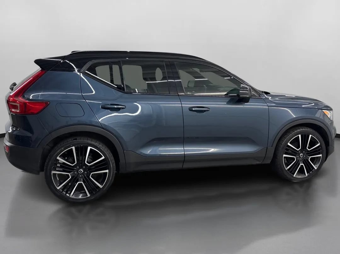 Used 2022 Volvo XC40 T5 R-Design w/ Advanced Package AWD/4WD image 11