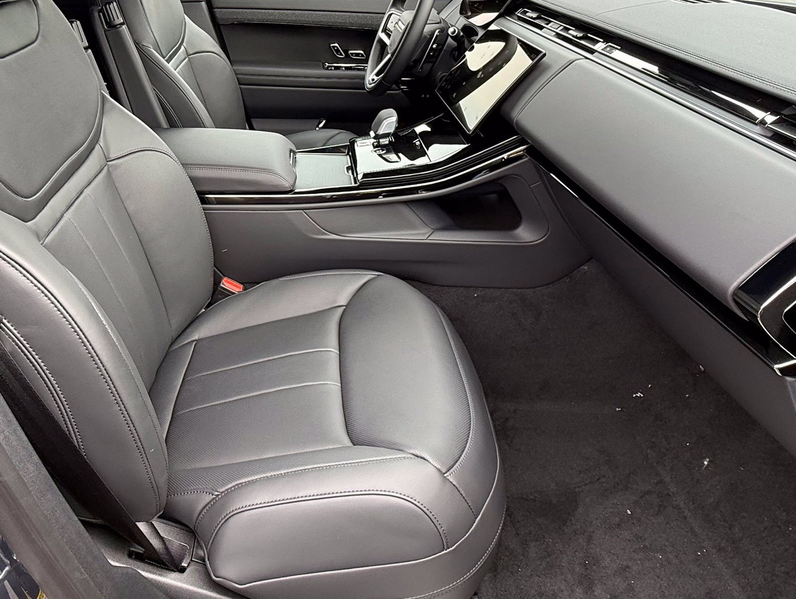 New 2027 Land Rover Range Rover Sport SE AWD/4WD image 21