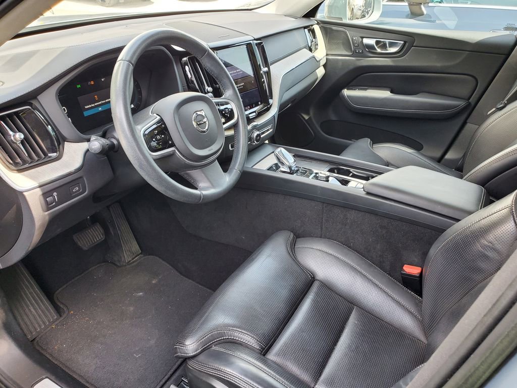 Used 2022 Volvo XC60 B5 Inscription image 16