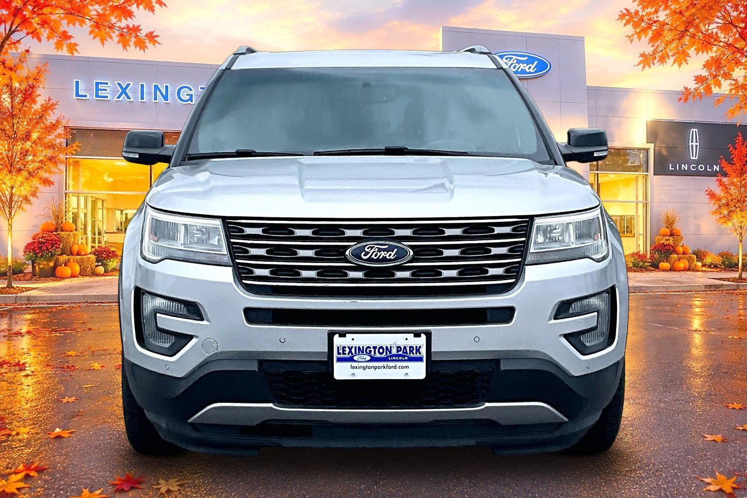 Used 2016 Ford Explorer XLT AWD/4WD image 2