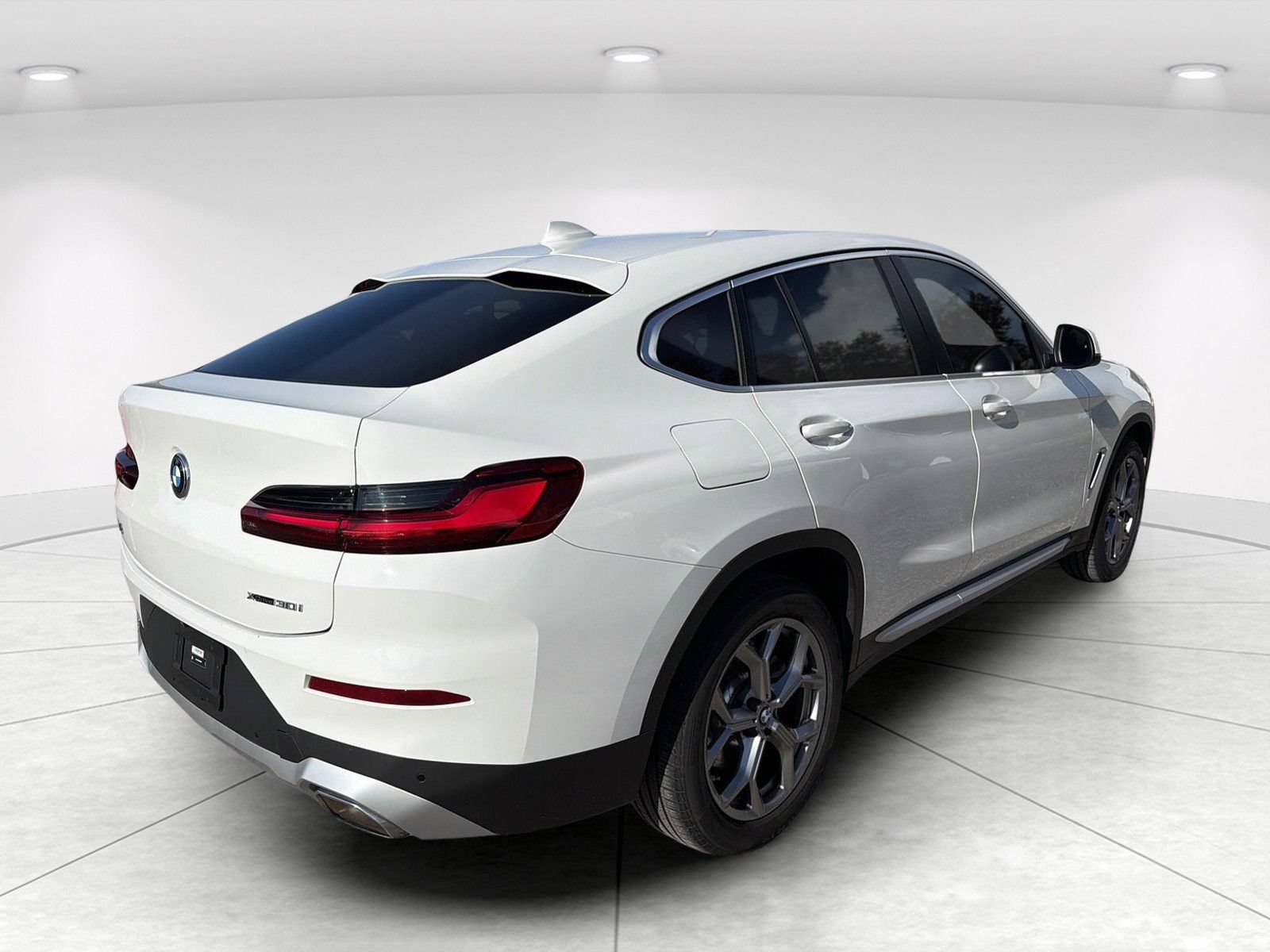 Certified 2025 BMW X4 xDrive30i AWD/4WD image 4