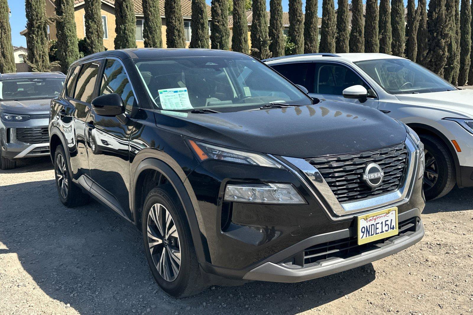 Used 2022 Nissan Rogue SV FWD image 1
