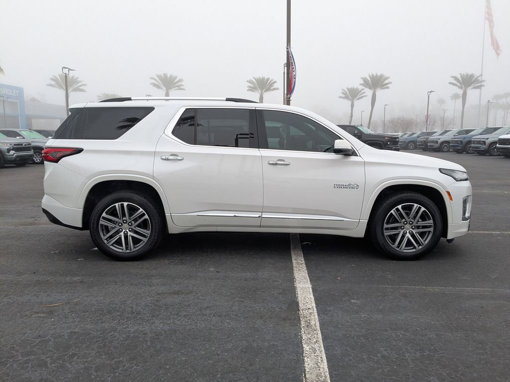 Used 2023 Chevrolet Traverse High Country image 3