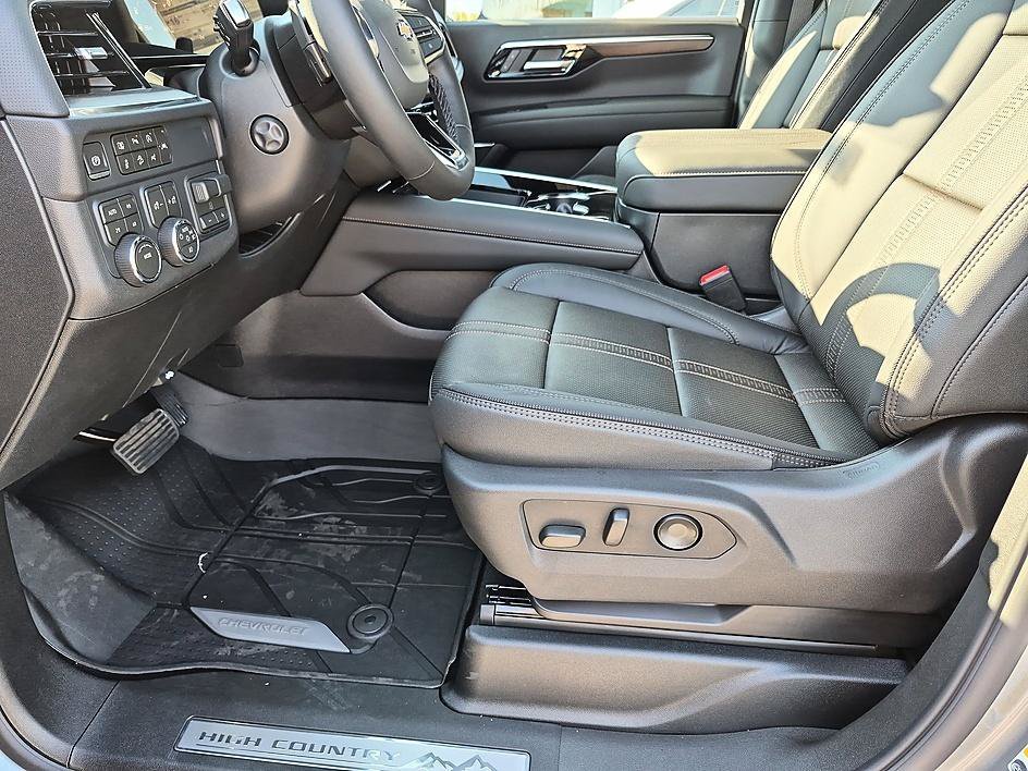 New 2026 Chevrolet Suburban High Country w/ Sun And Tow Package AWD/4WD image 15