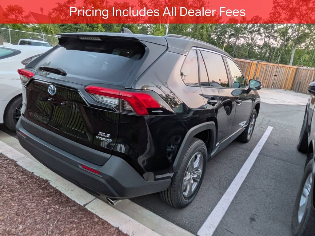 Used 2024 Toyota RAV4 XLE AWD/4WD image 7