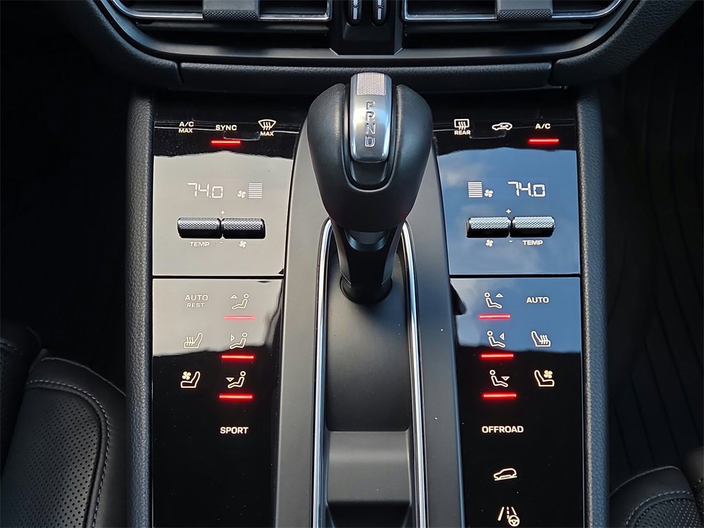 Used 2025 Porsche Macan image 13