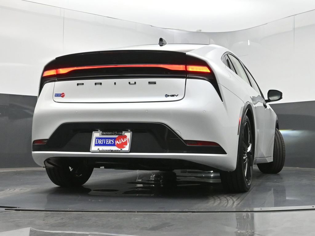Used 2026 Toyota Prius FWD image 31