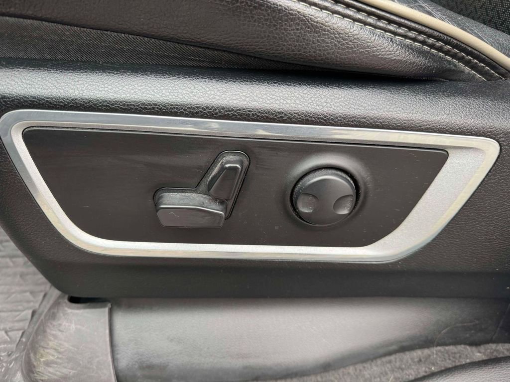 Used 2024 RAM 1500 Laramie AWD/4WD image 17