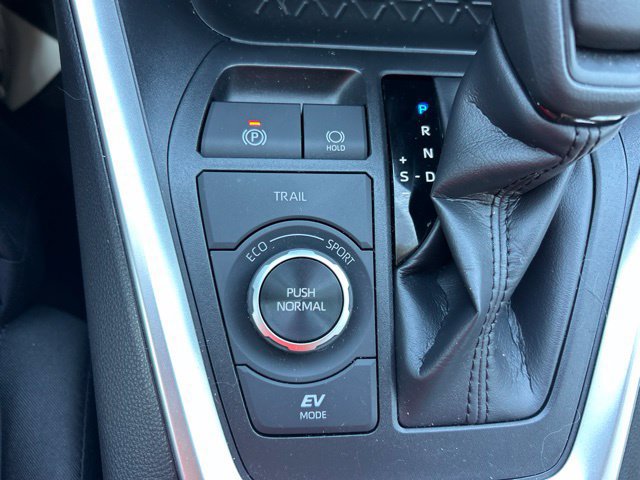 Used 2025 Toyota RAV4 LE AWD/4WD image 19