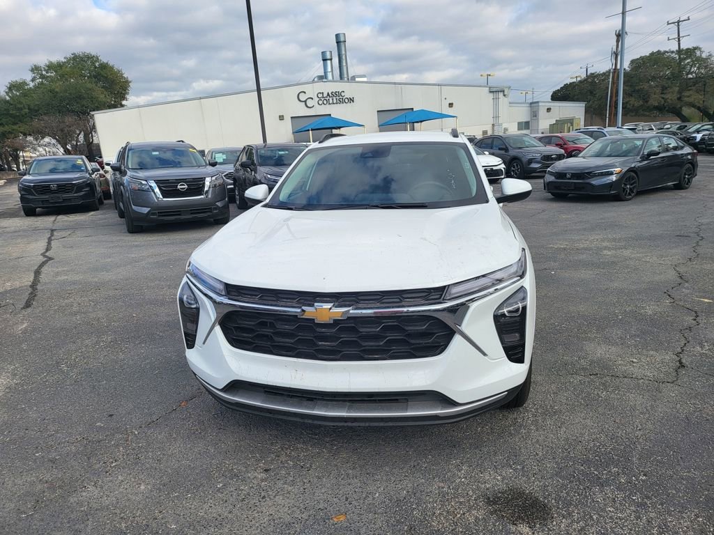 Used 2025 Chevrolet Trax LT w/ LT Convenience Package image 1