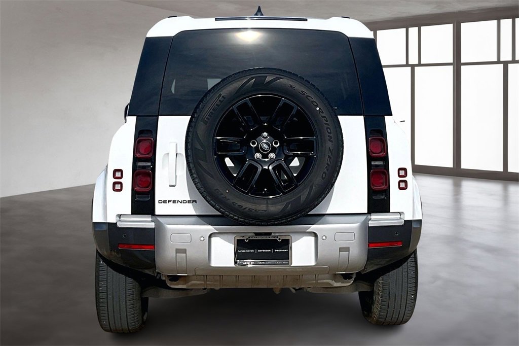 Used 2025 Land Rover Defender 110 S image 4