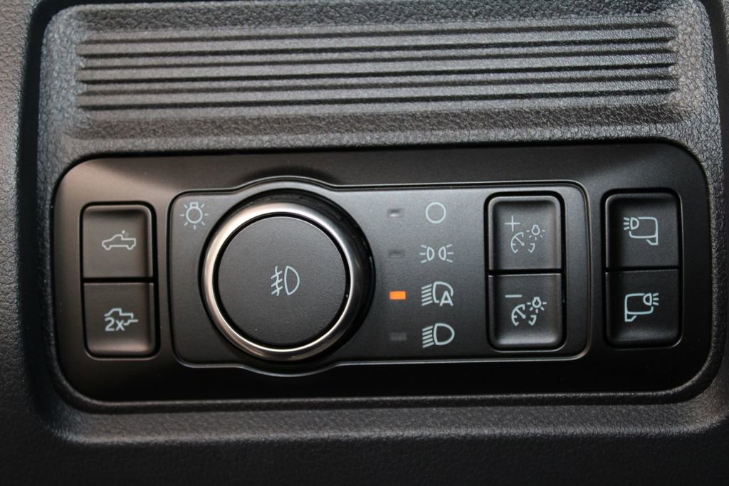 New 2026 Ford F250 Lariat w/ Black Appearance Package image 39