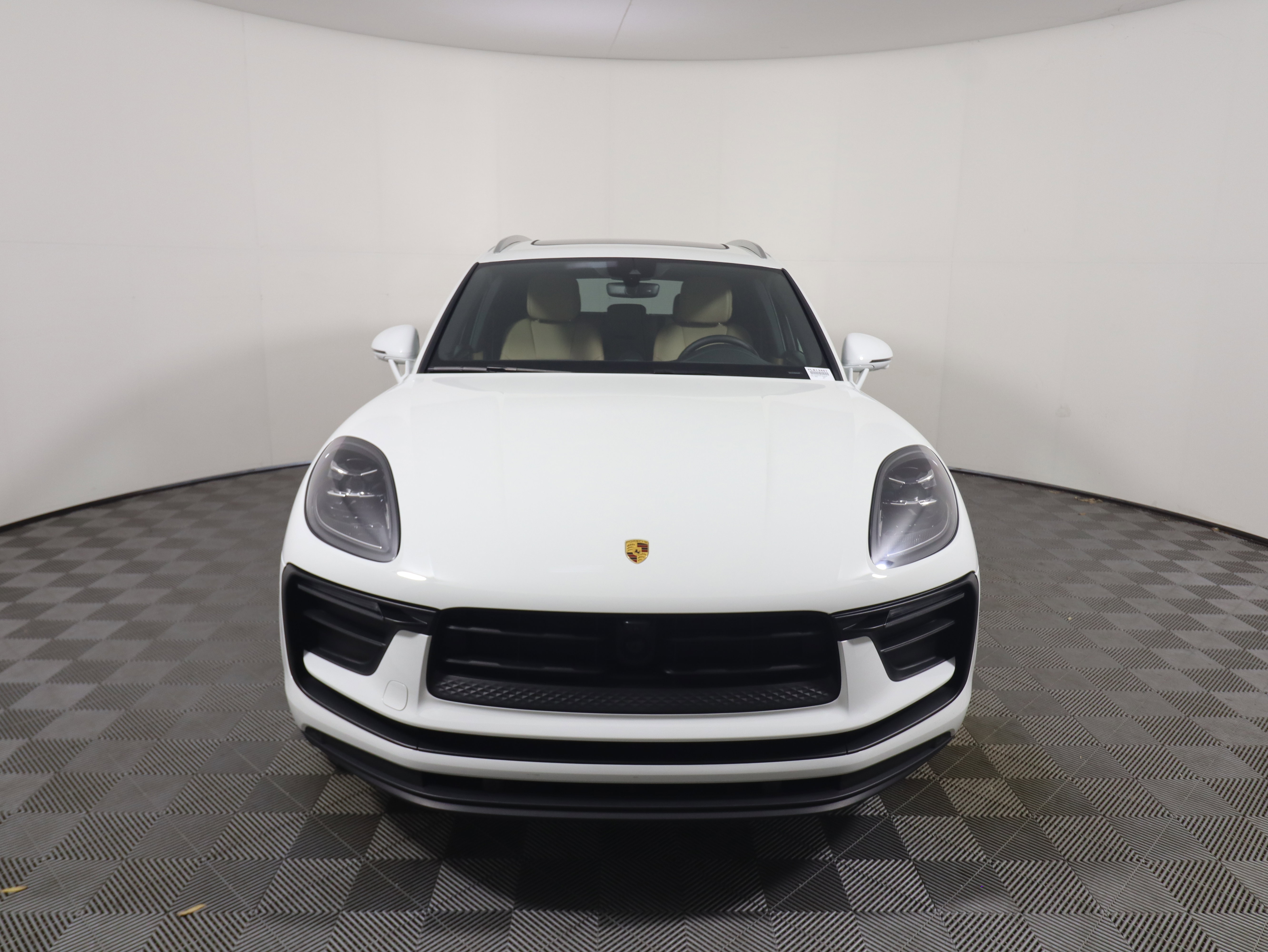 Certified 2023 Porsche Macan image 10