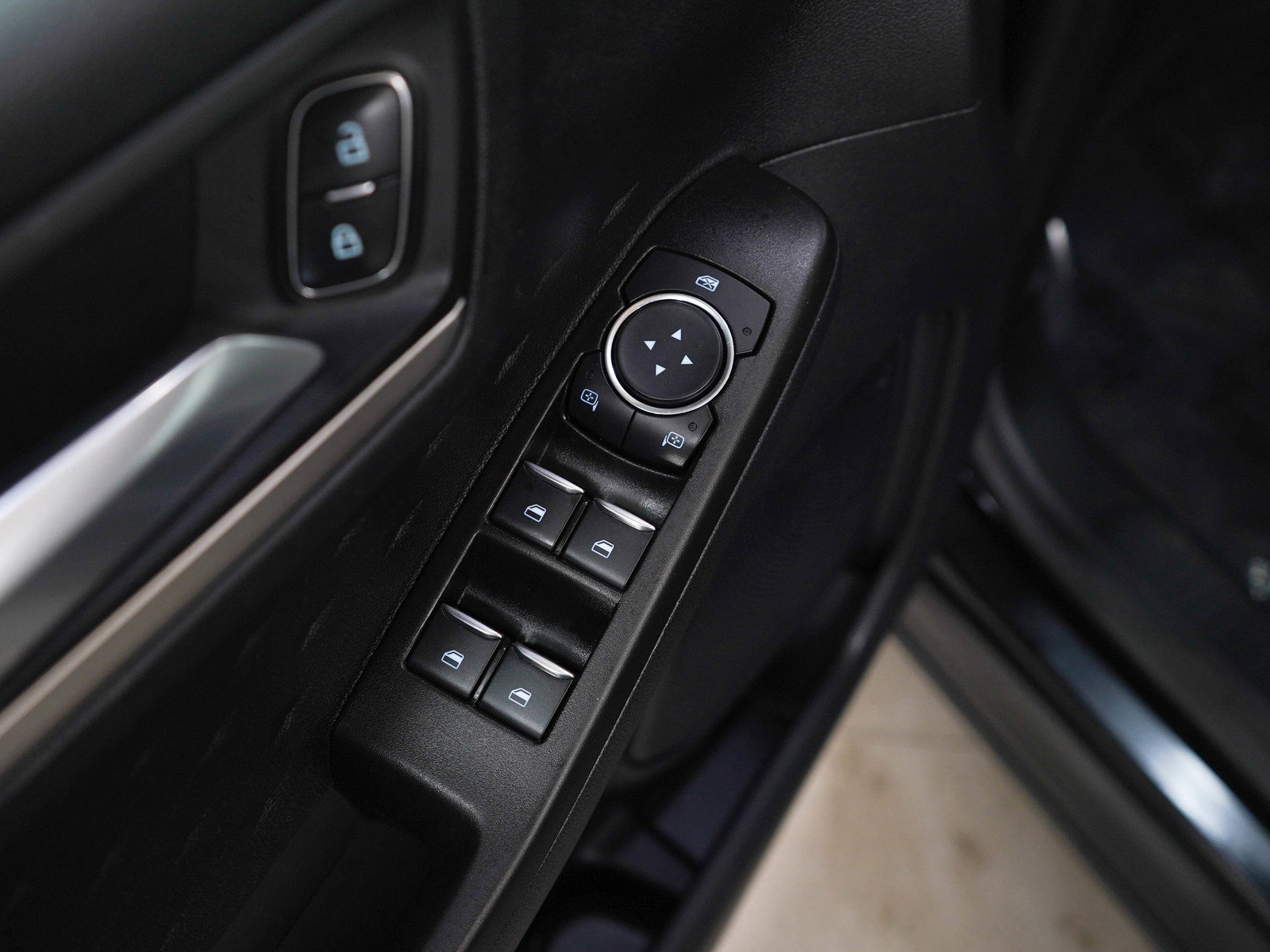 Used 2020 Ford Escape SE image 21