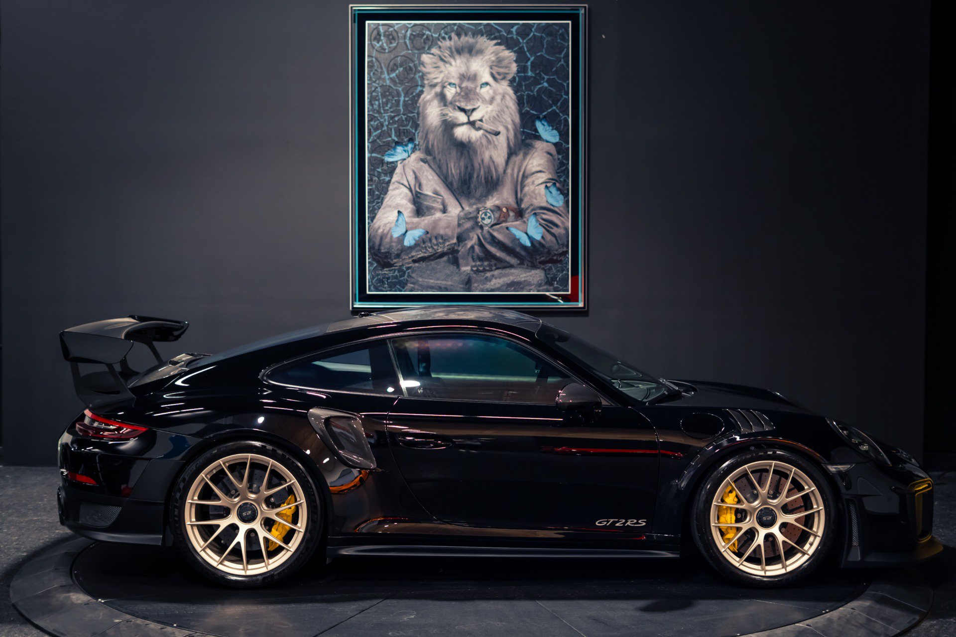 Used 2018 Porsche 911 GT2 RS RWD image 3