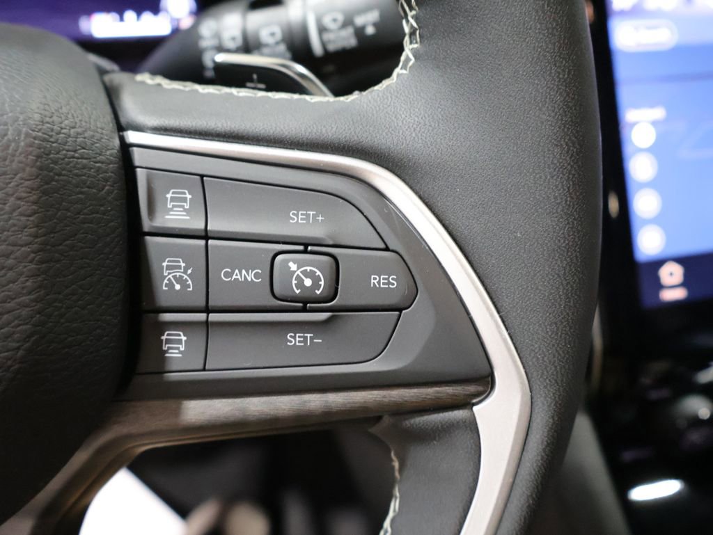 Used 2024 Jeep Grand Cherokee Limited w/ Black Appearance Package AWD/4WD image 36