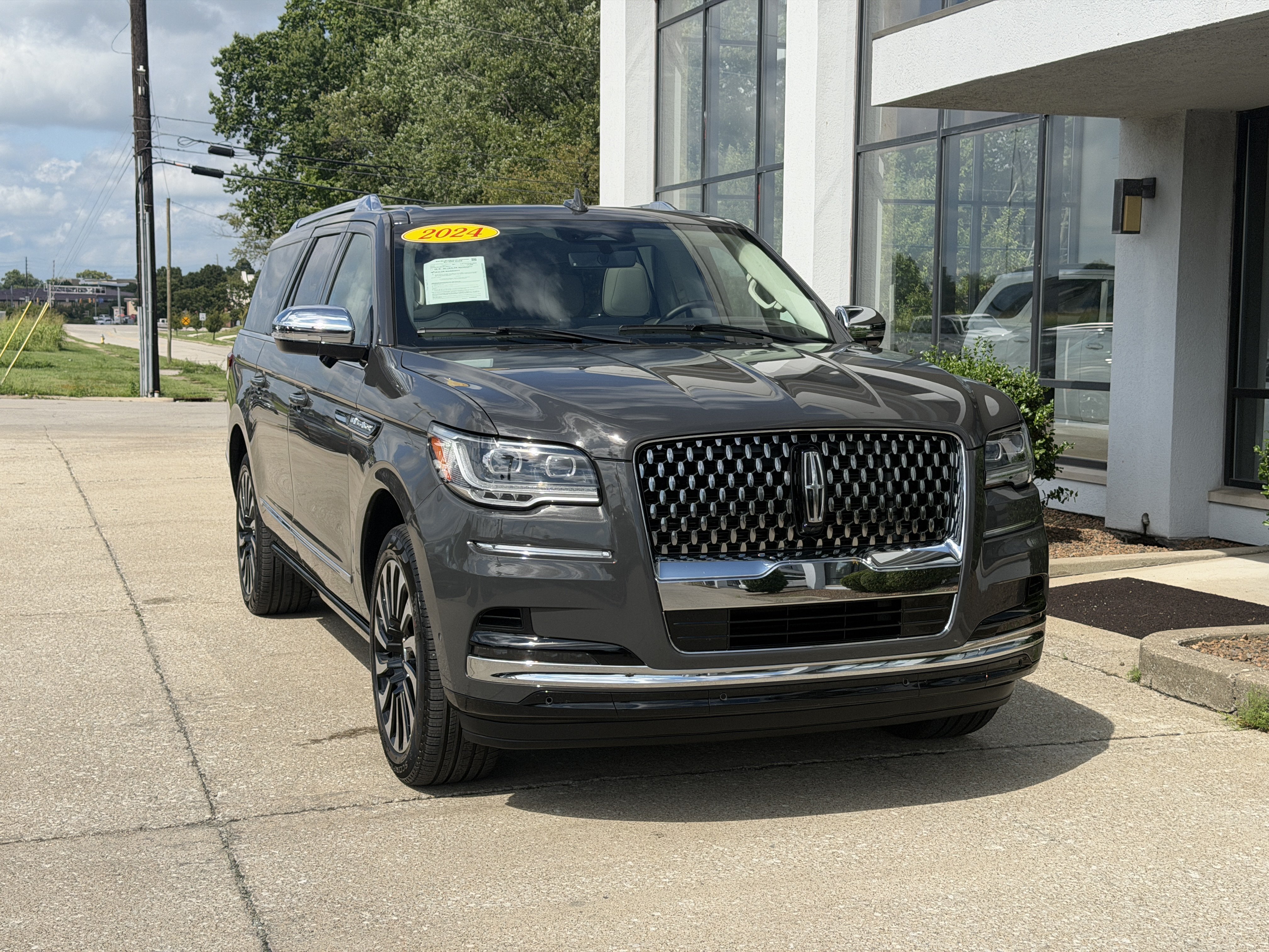 Used 2024 Lincoln Navigator L Black Label AWD/4WD image 18