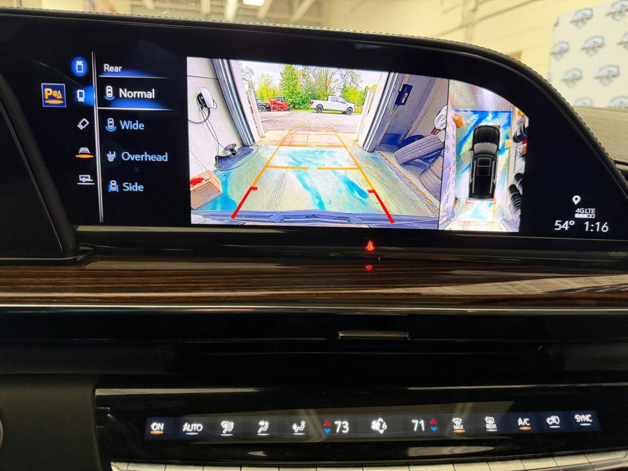 Used 2023 Cadillac Escalade Premium Luxury AWD/4WD image 39