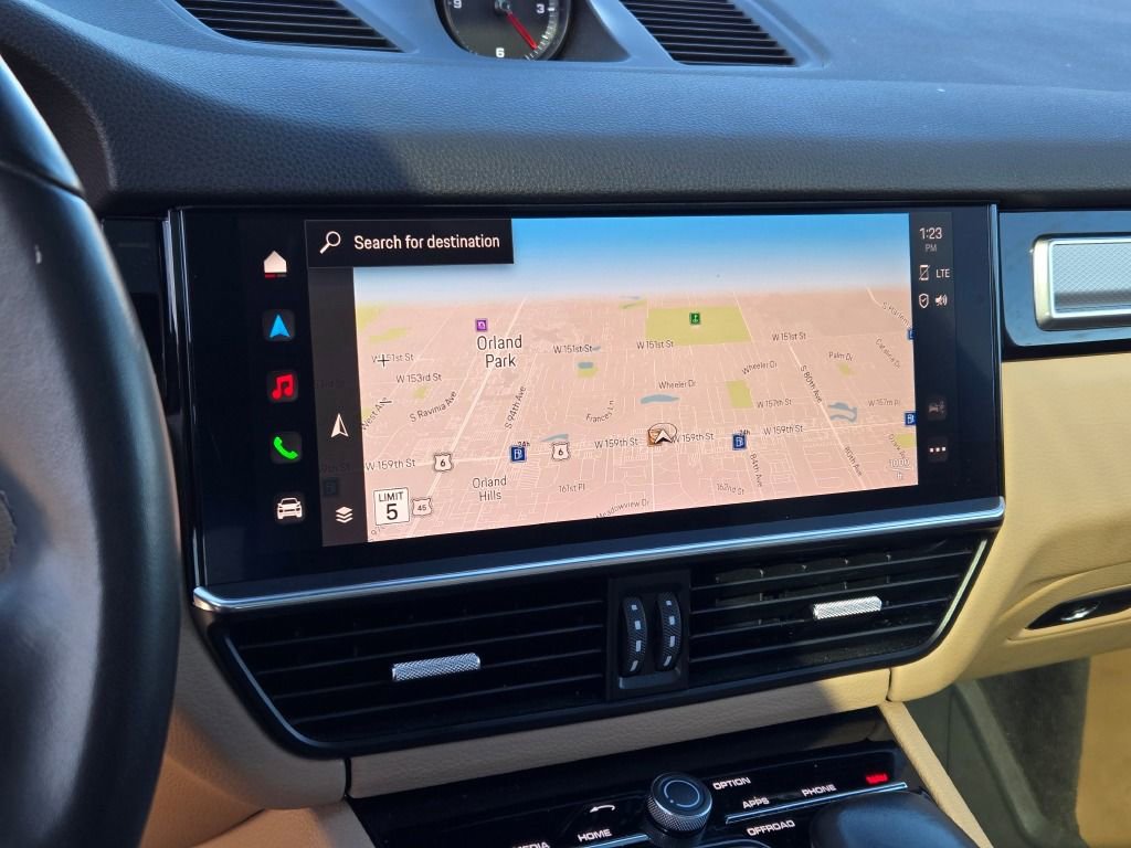 Certified 2023 Porsche Cayenne Platinum Edition image 21