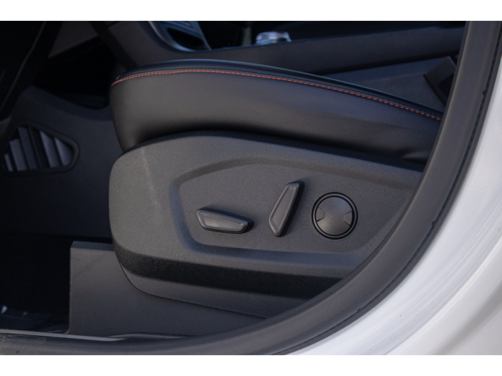 Used 2022 Ford Edge ST-Line AWD/4WD image 16