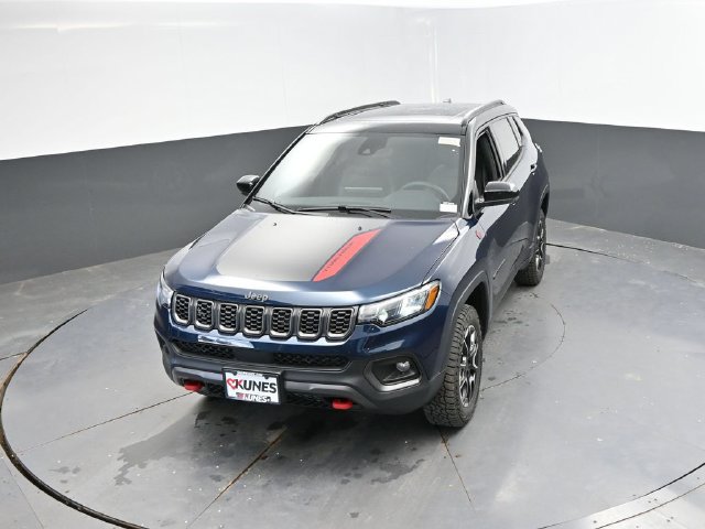 New 2026 Jeep Compass Trailhawk w/ Sun, Sound & Navigation Group AWD/4WD image 36