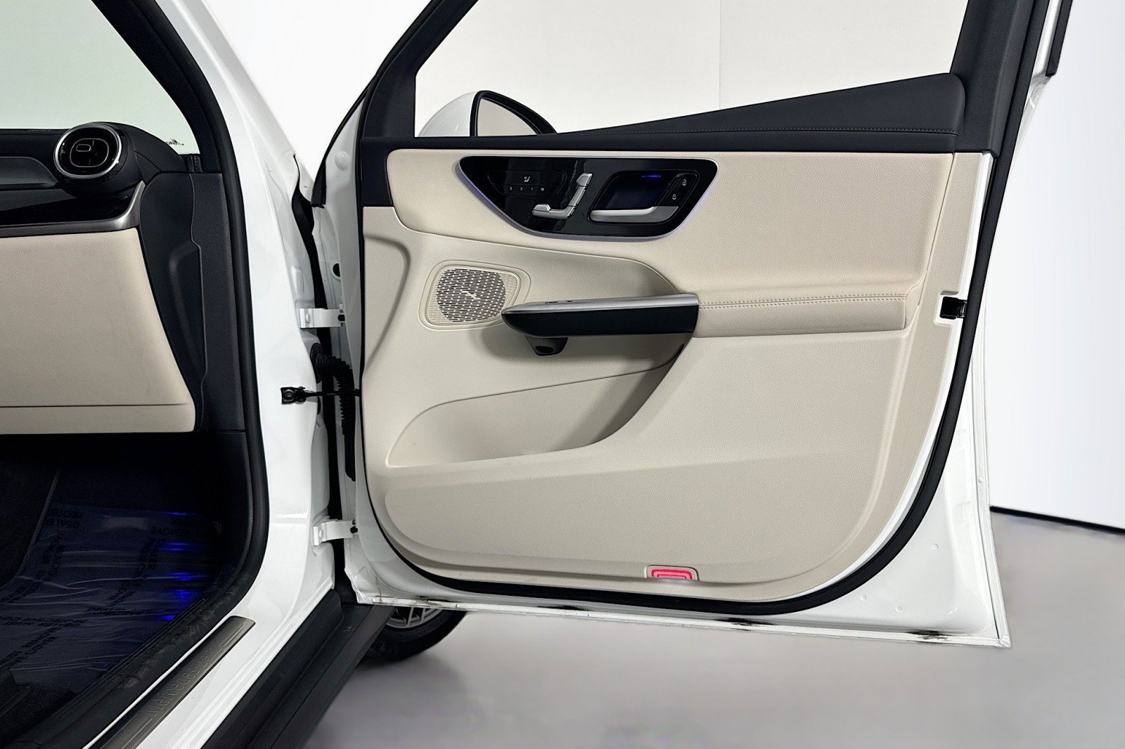 Certified 2025 Mercedes-Benz GLC 300 image 23