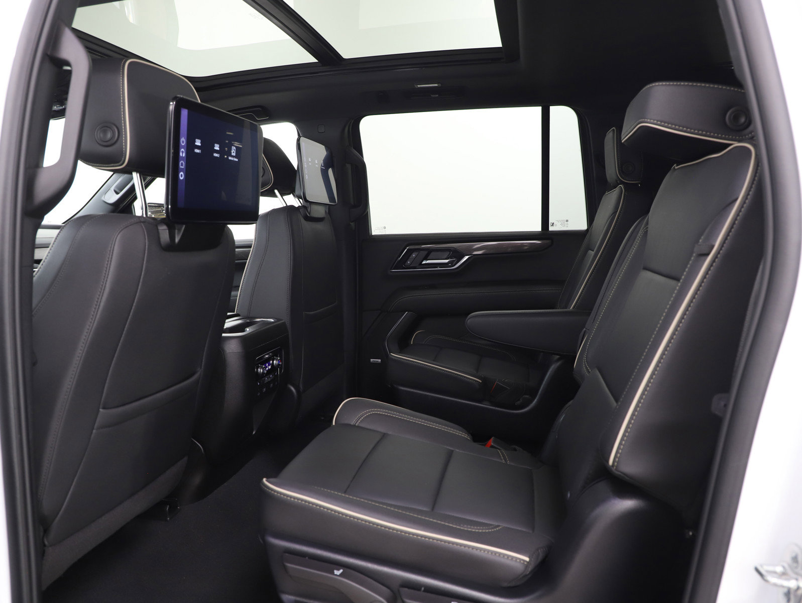 Used 2025 GMC Yukon XL Elevation w/ Elevation Premium Package image 17