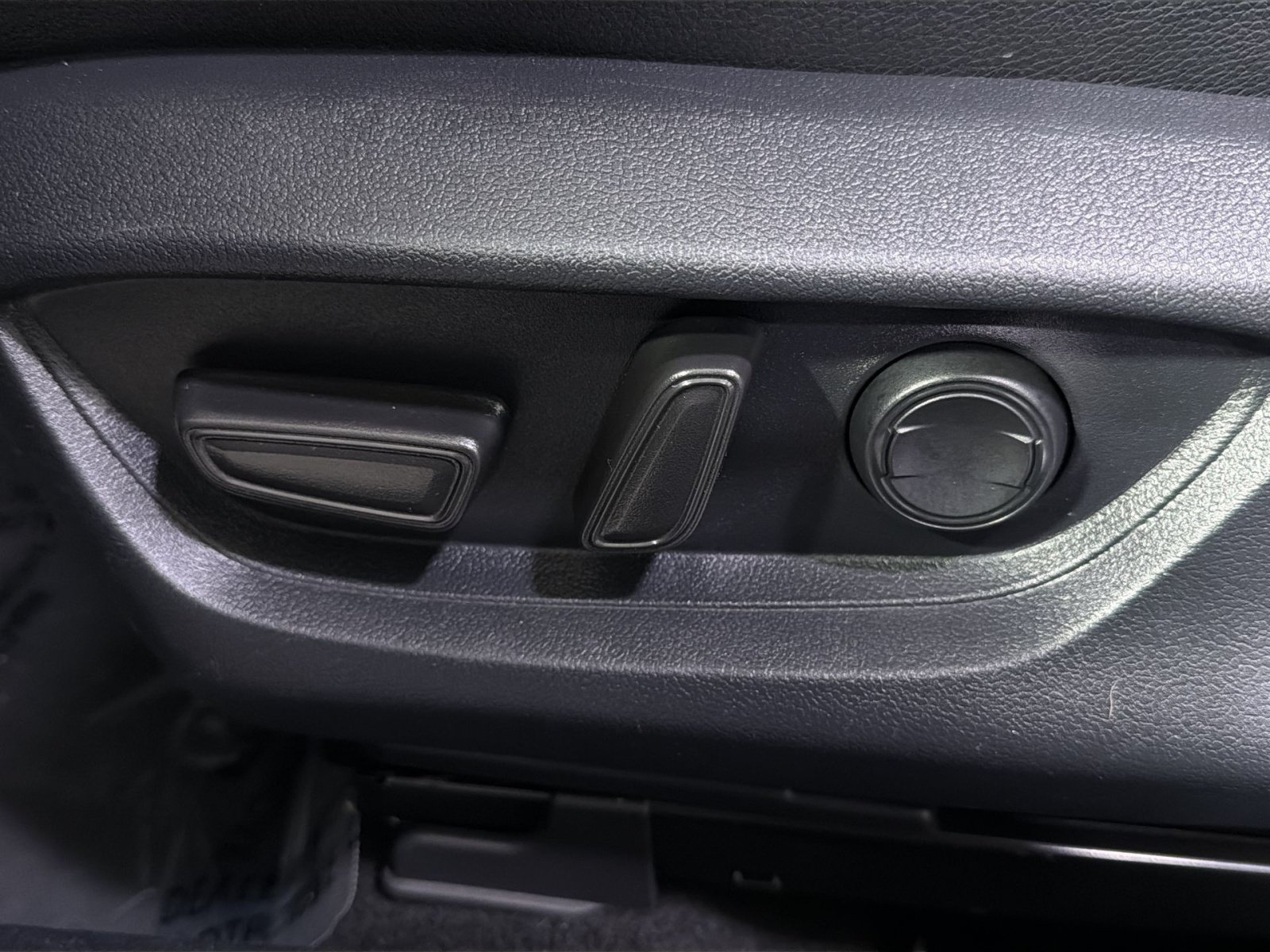 Used 2025 Toyota Camry SE FWD image 25