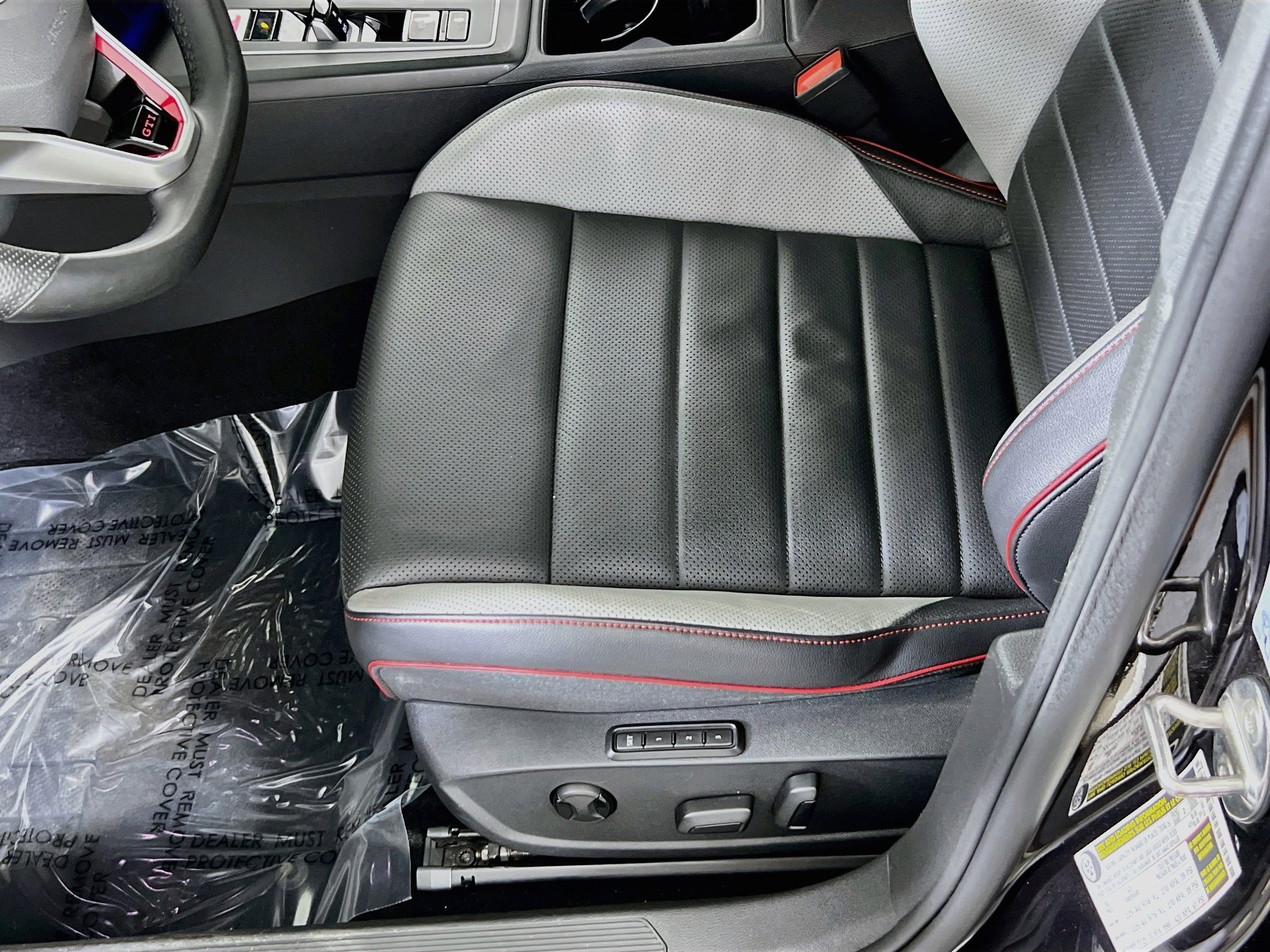 Used 2022 Volkswagen GTI SE w/ SE Leather Package image 19