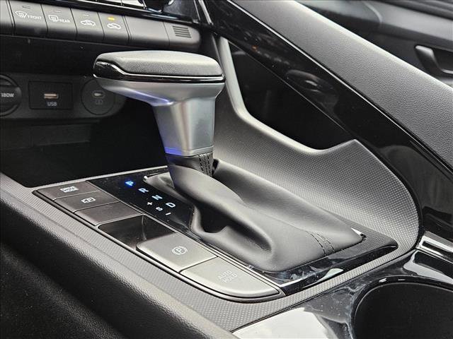 Certified 2025 Hyundai Elantra SEL image 13