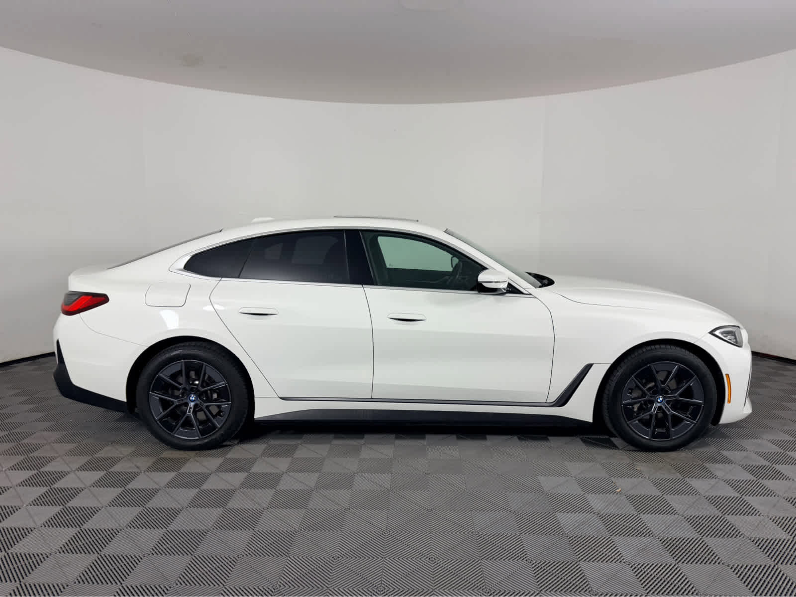 Used 2023 BMW i4 eDrive40 w/ Premium Package RWD image 3