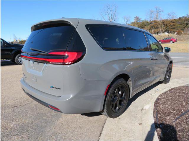 Used 2022 Chrysler Pacifica Touring-L w/ S Appearance Package FWD image 22