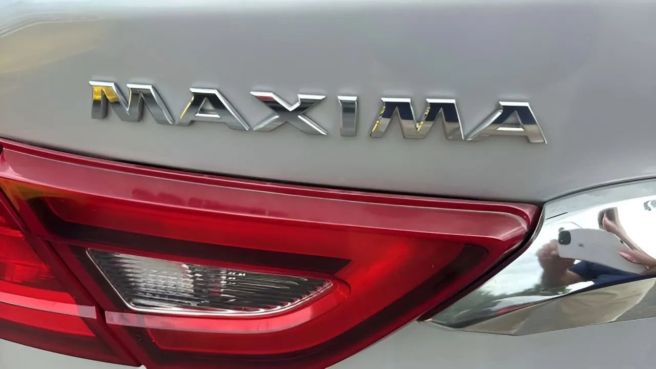 Used 2017 Nissan Maxima Platinum image 44