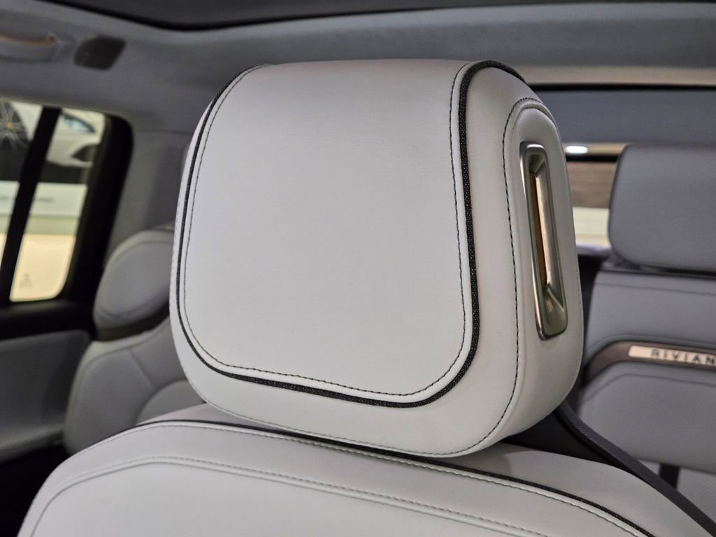 Used 2023 Rivian R1S Adventure image 31