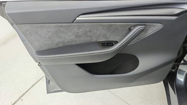 Used 2025 Tesla Model Y Performance AWD/4WD image 34
