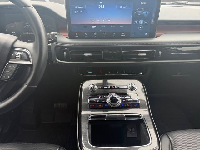 Used 2023 Lincoln Nautilus Reserve w/ Luxury Package AWD/4WD image 3
