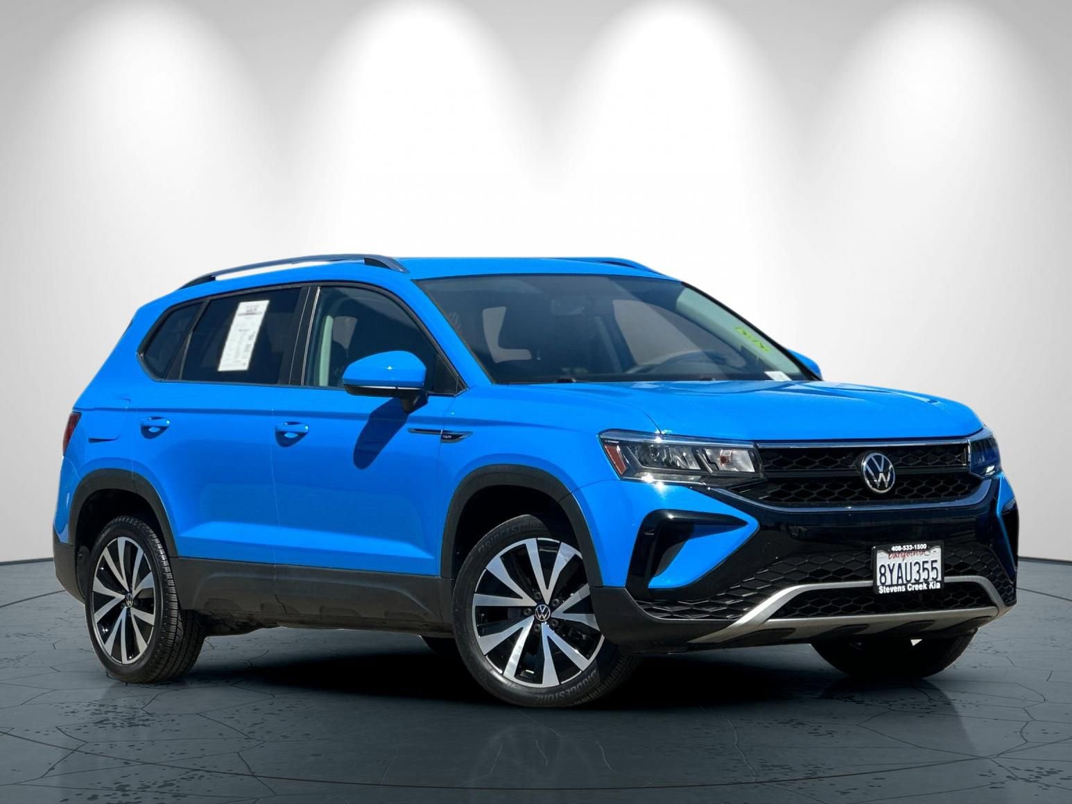 Used 2022 Volkswagen Taos SE image 2