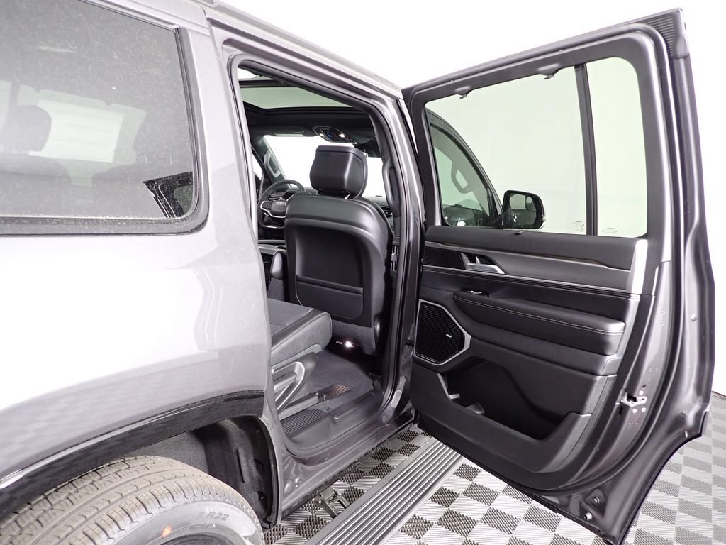 New 2026 Jeep Grand Wagoneer Limited AWD/4WD image 41