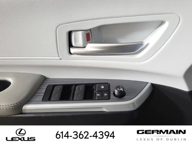 Used 2025 Toyota Sienna XLE image 29